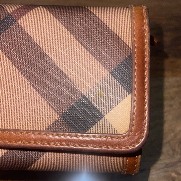 BURBERRY Checked Continental Wallet - Picture 7 of 7